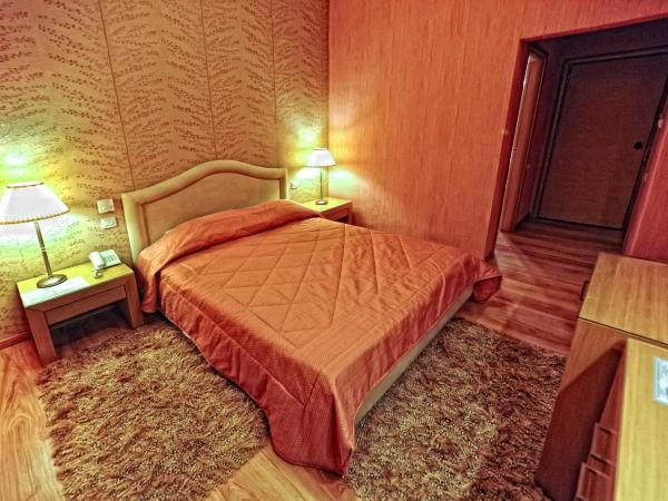Haikos Hotel : photo 3 de la chambre chambre double avec lit d'appoint (3 adultes)