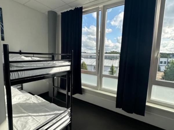 Arena Hostel & Monteurzimmer : photo 4 de la chambre lit dans dortoir mixte de 6 lits avec salle de bains privative