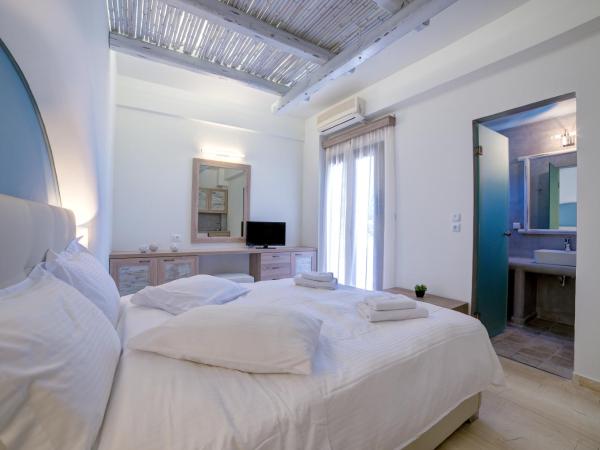 Ifestos Villa : photo 2 de la chambre chambre double supérieure avec balcon