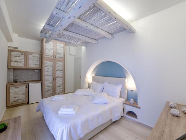 Ifestos Villa : photo 4 de la chambre chambre double supérieure avec balcon