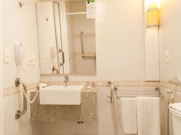 Master Curitiba Hotel - 1,6 km do Estádio Couto Pereira - Show : photo 3 de la chambre chambre double - accessible aux personnes à mobilité réduite 