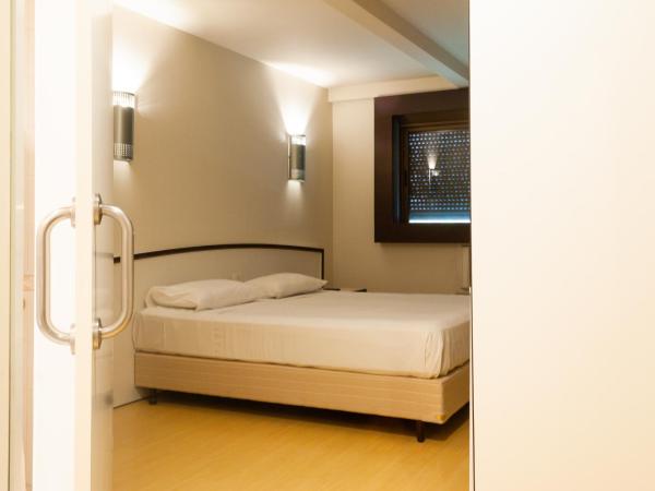 Master Curitiba Hotel - 1,6 km do Estádio Couto Pereira - Show : photo 10 de la chambre chambre double - accessible aux personnes à mobilité réduite 