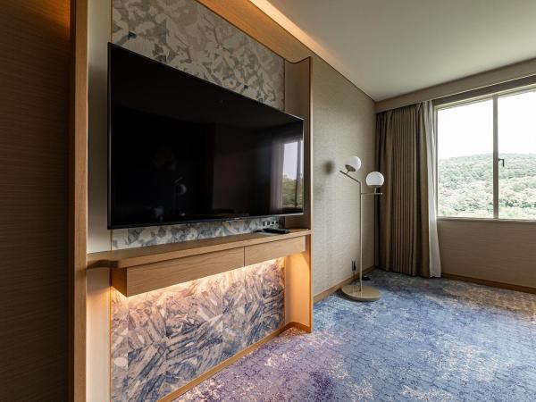 The Westin Miyako Kyoto : photo 1 de la chambre suite lit king-size de luxe - accès au salon club