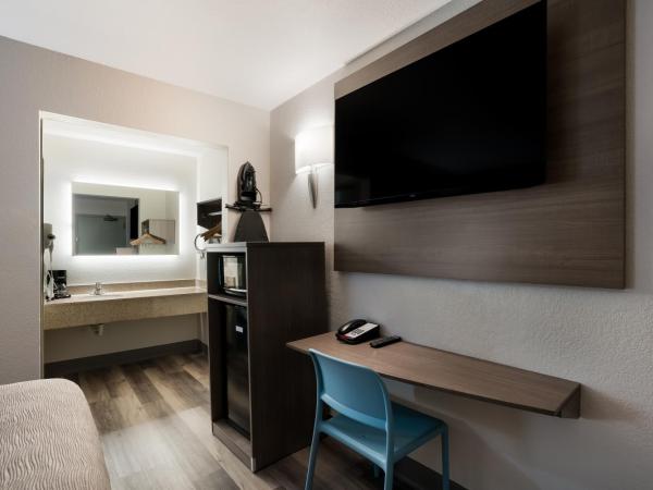 Quality Inn Elk Grove-Sacramento : photo 1 de la chambre chambre lit king-size - non-fumeurs