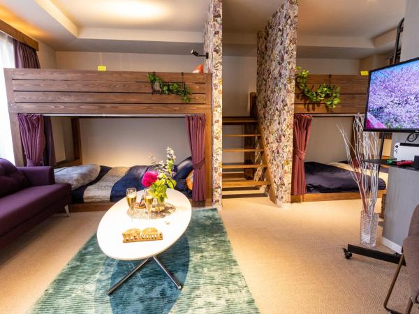 Hotel Tokyo Hub : photo 4 de la chambre chambre quadruple avec balcon