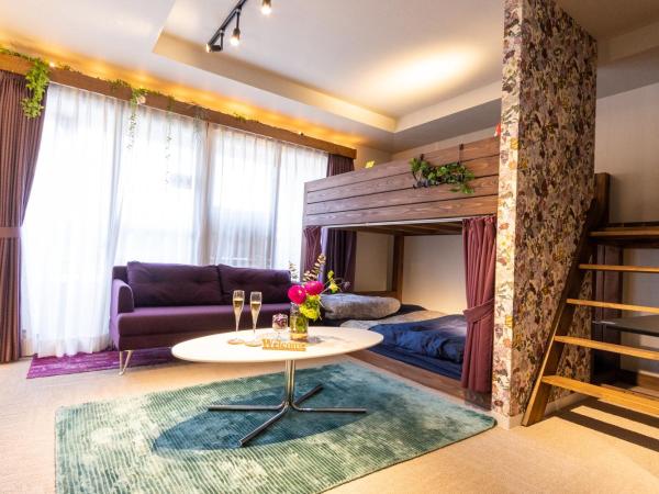 Hotel Tokyo Hub : photo 5 de la chambre chambre quadruple avec balcon