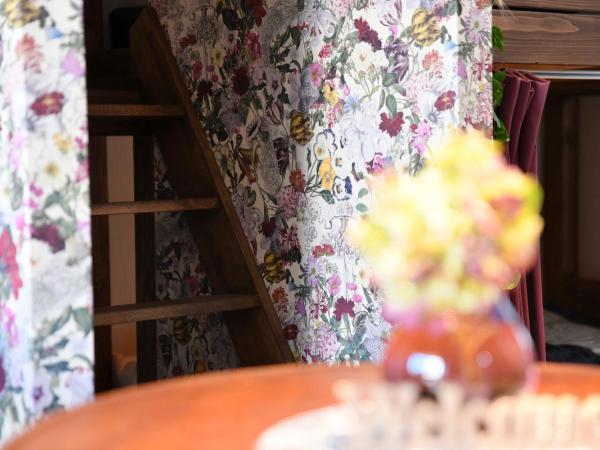 Hotel Tokyo Hub : photo 7 de la chambre chambre quadruple avec balcon