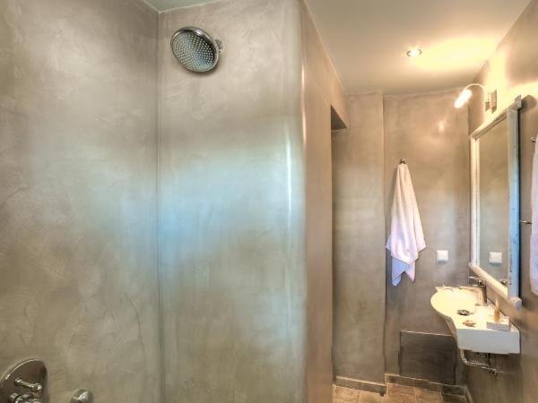 Ifestos Villa : photo 10 de la chambre chambre double de luxe avec balcon - vue sur piscine