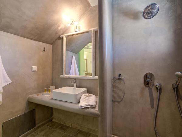 Ifestos Villa : photo 7 de la chambre chambre double de luxe avec balcon - vue sur piscine