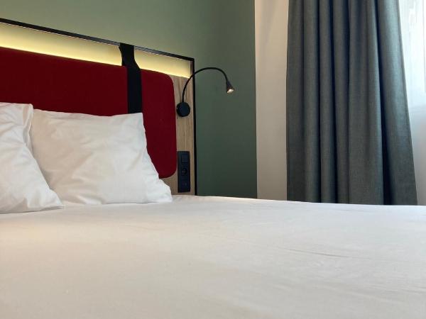 Campanile Perpignan Aéroport : photo 2 de la chambre chambre double avec 2 lits doubles