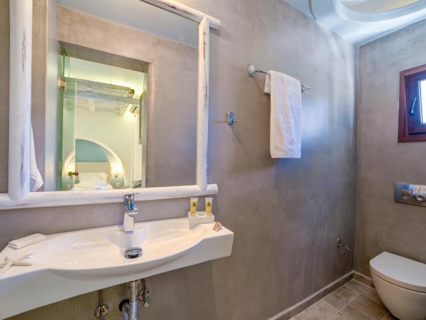 Ifestos Villa : photo 9 de la chambre chambre double de luxe avec balcon - vue sur piscine