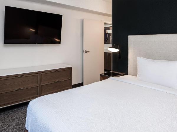 Courtyard by Marriott Charlotte Ballantyne : photo 7 de la chambre suite 1 chambre lit king-size avec canapés-lits