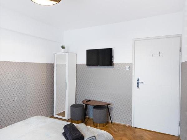 ClickTheFlat Muranów Apart Rooms : photo 2 de la chambre chambre double standard avec salle de bains commune