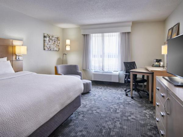Courtyard Columbus Downtown : photo 3 de la chambre chambre lit king-size