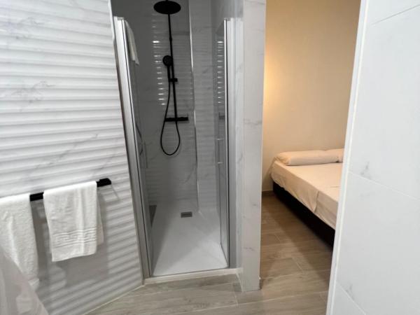 APARTAMENTOS PLAYA VALENCIA : photo 9 de la chambre appartement