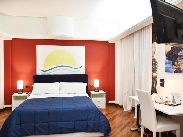 B&B Amalfi Coast Salerno : photo 4 de la chambre chambre lit queen-size avec baignoire spa
