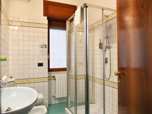 B&B Amalfi Coast Salerno : photo 6 de la chambre chambre double deluxe avec douche
