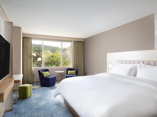 The Westin Miyako Kyoto : photo 2 de la chambre suite lit king-size de luxe - accès au salon club