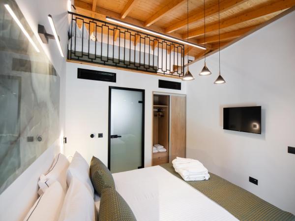 Solvio Boutique Hotel & Spa : photo 3 de la chambre suite lit king-size - vue sur piscine