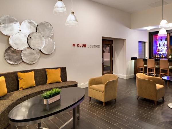 Houston Marriott South at Hobby Airport : photo 3 de la chambre concierge standard room - non-smoking