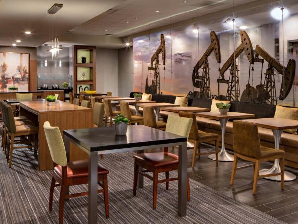 Houston Marriott South at Hobby Airport : photo 8 de la chambre suite lit king-size avec canapé-lit - non-fumeurs