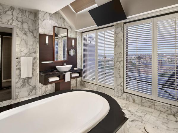 Sheraton Grand Sydney Hyde Park : photo 5 de la chambre suite 1 chambre spa avec terrasse - accès au salon club