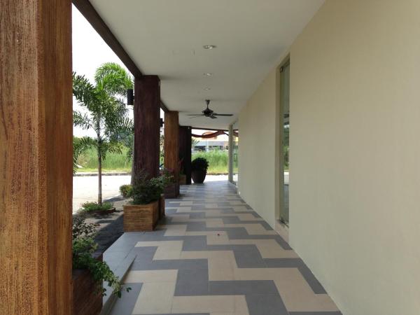 Hotel Checkedinn : photo 10 de la chambre chambre standard lit queen-size