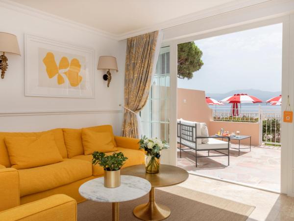 Hôtel Les Mouettes - Teritoria : photo 1 de la chambre privilège : salon séparé, terrasse et vue sur mer