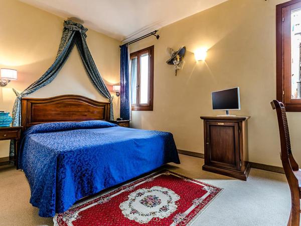 Residenza Rivo Alto : photo 6 de la chambre chambre double supérieure - vue sur canal