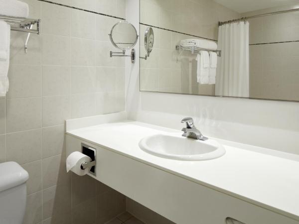 Hotel Ruby Foo's : photo 4 de la chambre suite lit queen-size avec kitchenette