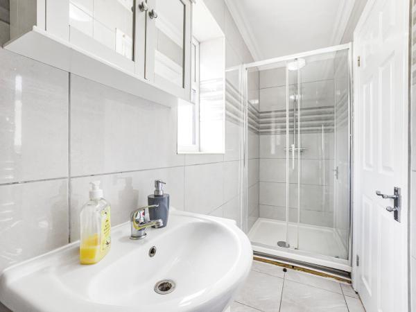 Rose Terrace : photo 6 de la chambre chambre double avec salle de bains privative