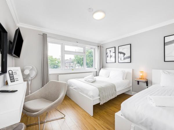 Rose Terrace : photo 5 de la chambre chambre lits jumeaux avec salle de bains commune