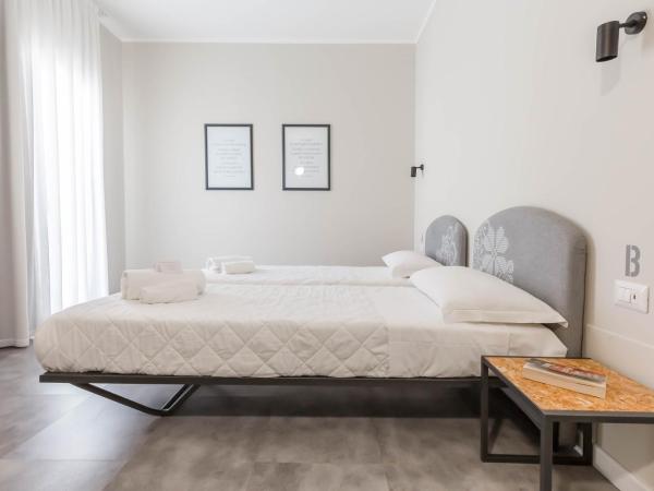 Piccolo Catalunya Hostel : photo 1 de la chambre chambre double ou lits jumeaux avec salle de bains privative