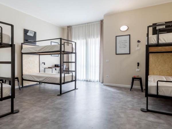 Piccolo Catalunya Hostel : photo 2 de la chambre lit dans dortoir mixte de 6 lits