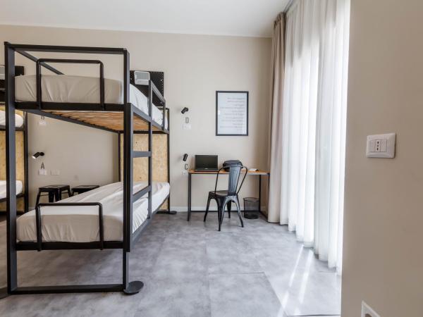 Piccolo Catalunya Hostel : photo 6 de la chambre lit dans dortoir mixte de 6 lits
