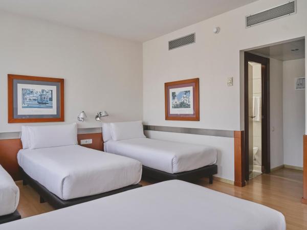 Tres Torres Atiram Hotels : photo 1 de la chambre chambre quadruple