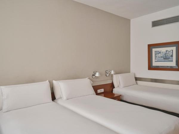 Tres Torres Atiram Hotels : photo 2 de la chambre chambre triple