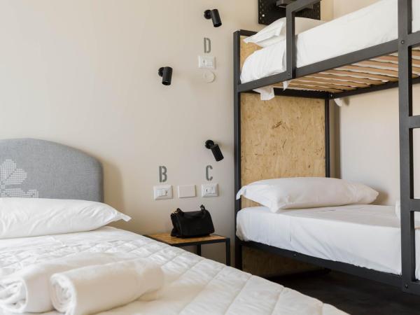 Piccolo Catalunya Hostel : photo 7 de la chambre chambre confort avec balcon
