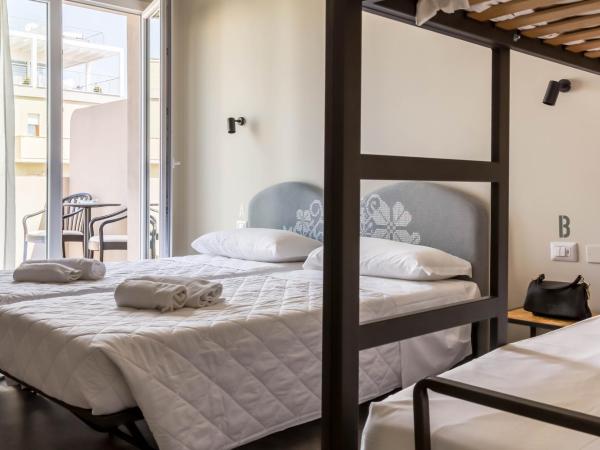 Piccolo Catalunya Hostel : photo 5 de la chambre chambre confort avec balcon