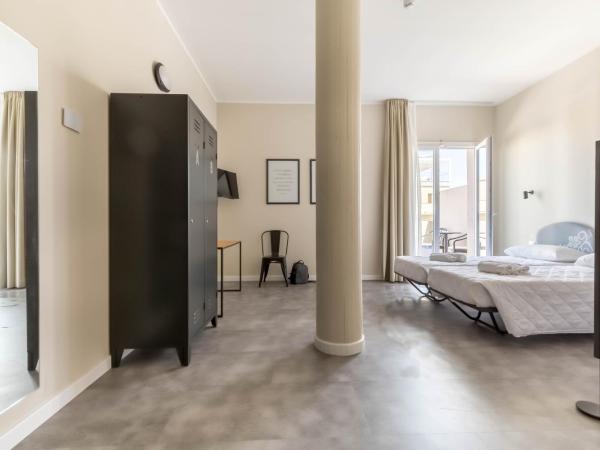 Piccolo Catalunya Hostel : photo 3 de la chambre chambre confort avec balcon