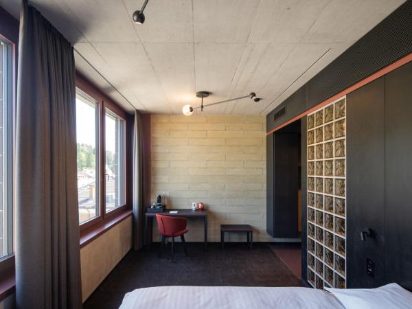 Tailormade Hotel LEO St Gallen : photo 2 de la chambre hébergement lit king-size classique