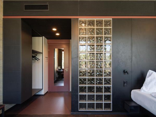 Tailormade Hotel LEO St Gallen : photo 3 de la chambre hébergement lit king-size classique