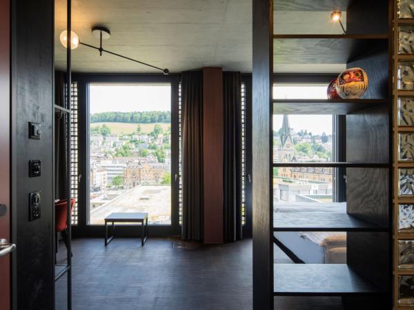 Tailormade Hotel LEO St Gallen : photo 1 de la chambre roof top queen