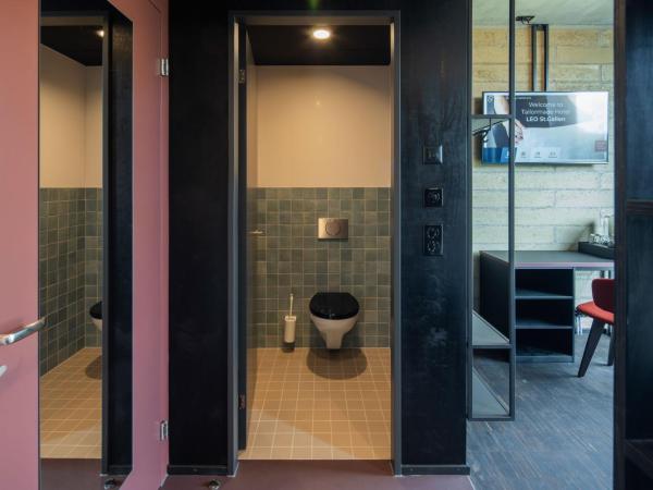 Tailormade Hotel LEO St Gallen : photo 5 de la chambre roof top queen