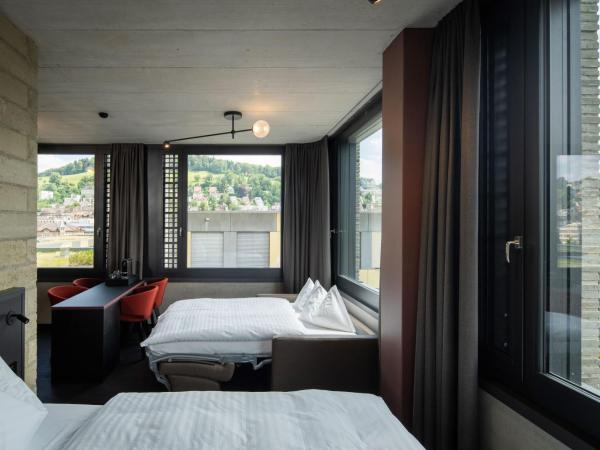 Tailormade Hotel LEO St Gallen : photo 5 de la chambre chambre lit king-size deluxe