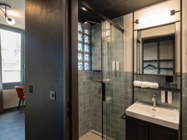 Tailormade Hotel LEO St Gallen : photo 6 de la chambre chambre lit king-size deluxe