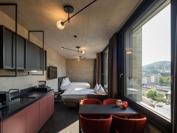 Tailormade Hotel LEO St Gallen : photo 3 de la chambre hébergement lit king-size premium