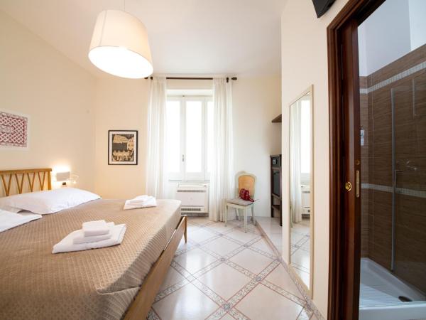 B&B Marcantonio - Ischia Ponte : photo 3 de la chambre chambre double - vue sur cour