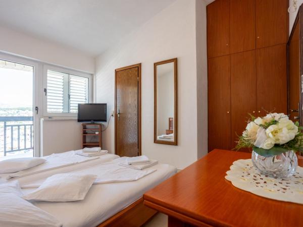 Villa Marina : photo 2 de la chambre chambre double avec balcon - vue sur mer