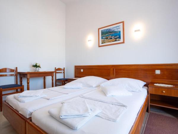 Villa Marina : photo 3 de la chambre chambre double avec balcon - vue sur mer